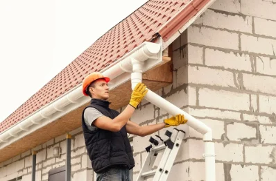 Pose et remplacement de gouttières à Maisonnisses